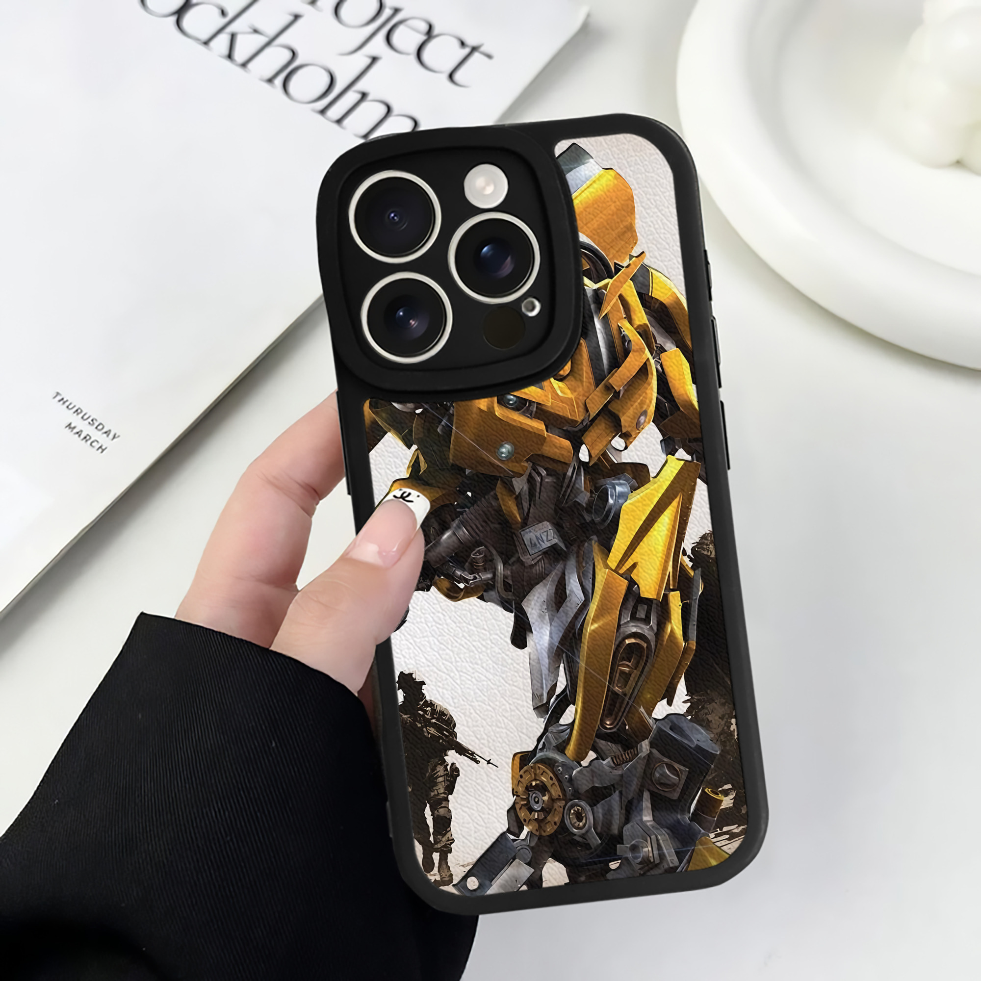 （画像用） Transformers トランスフォーマー 【iPhone 16シリーズ対応】シリコンスマホケース（レザー調） 材質：シリコン